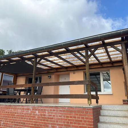 펜션 Mit Terrasse In *